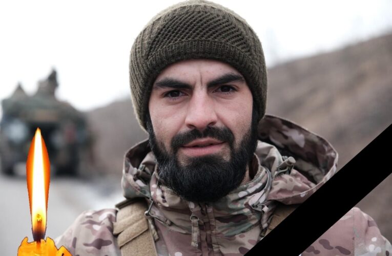 Служив у батальйоні «Вовки Да Вінчі»: на Буковині прощалися з військовим Іваном Ротарем