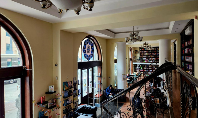 Столична книгарня “Сяйво книги” започатковує щосуботні мистецькі вечори з військовослужбовцями та ветеранами