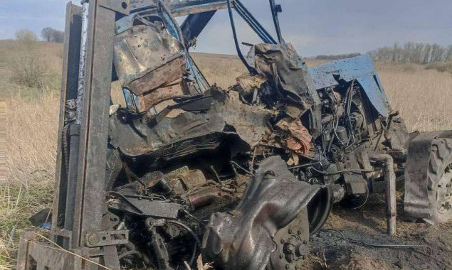 У Броварському районі трактор підірвався на протитанковій міні (фото)