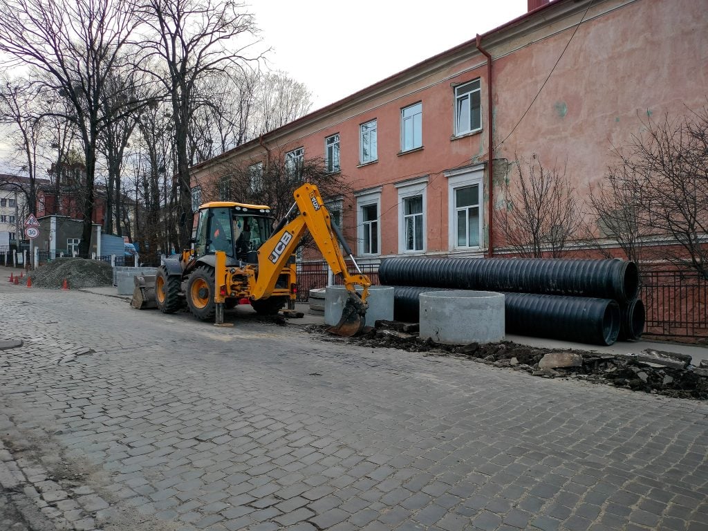 У Чернівцях на вихідних повністю перекриють частину вулиці Головної: як їздитиме транспорт 11 u chernivcjah na vihidnih povnistju perekrijut chastinu vulici golovnoyi jak yizditime transport 01d859d