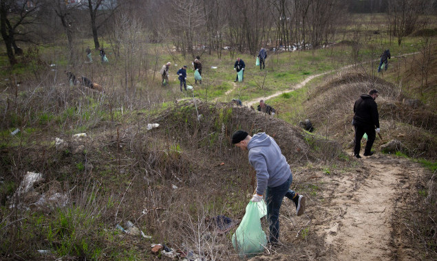 У Києві з 300 локацій вивезли понад шість тисяч кубометрів сміття (фото)