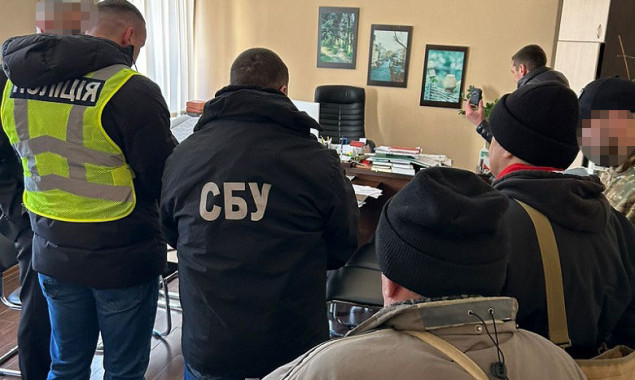 У столиці затримали завідувача медзакладу, який за 3 тис. доларів продавав довідки про непридатність до військової служби