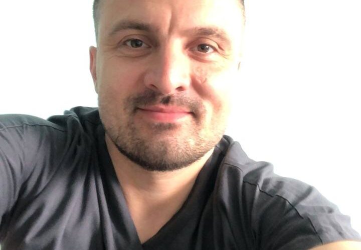 Уламки потрапляли в приміщення, де працювали та спали лікарі, – нагороджений президентом анестезіолог із Чернівців Андрій Красовський