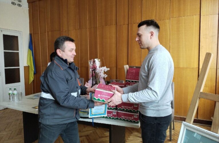 В Чернівецькому центрі служби крові на аукціоні зібрали 12 тисяч гривень на контейнери для зберігання крові