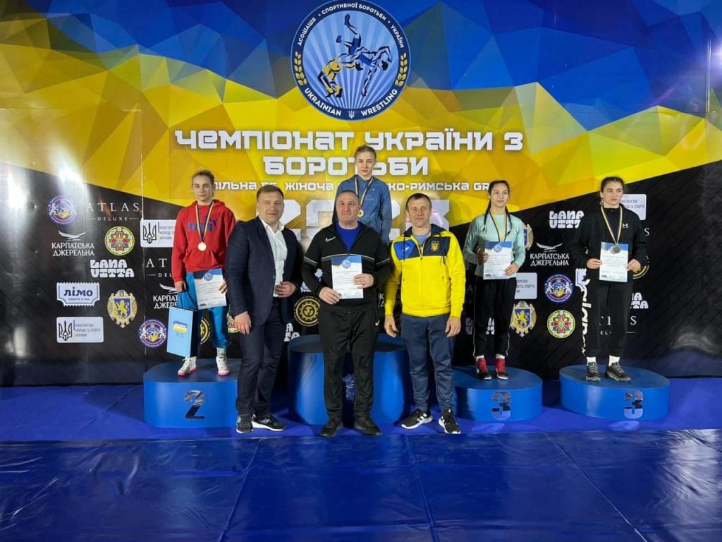chernivecki sportsmenki sestri vinnik zdobuli zoloti medali na chempionati ukrayini sered zhinok 64a9d45