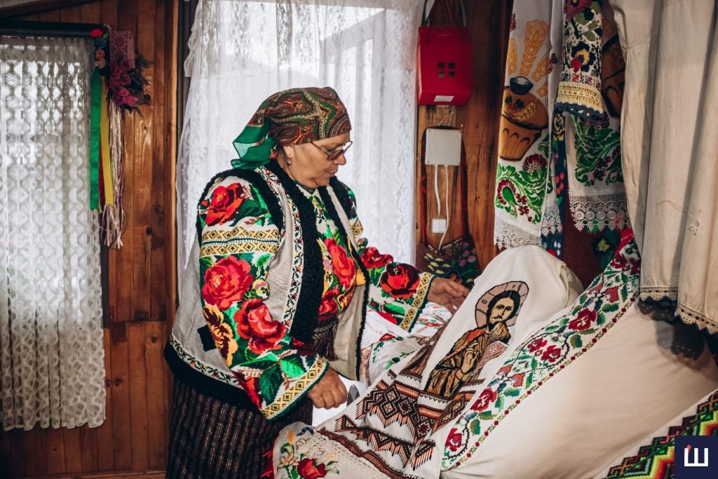 cholovik etnichnij rosijanin a vona guculka 66 richna majstrinja vishivki z putili stvorila vdoma muzej svoyih robit c0feb7b