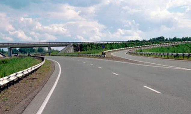 Дорожники витратять 1,3 млн гривень на проєкти освітлення, утримання та облаштування світлофорів на державних трасах Київщини