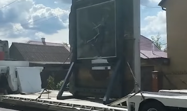 Графіті Бенксі в Ірпені демонтували та перевезли на нову локацію (відео)