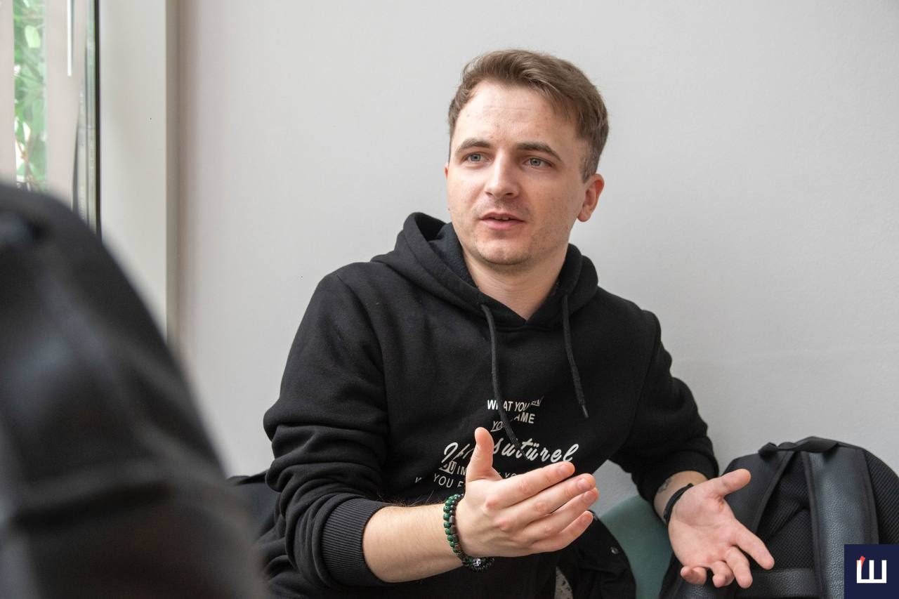 gumor ce psihologija stendap psihoterapija komik iz bukovini mihajlo popjuk rozpoviv pro gumor u period vijni fc868bc