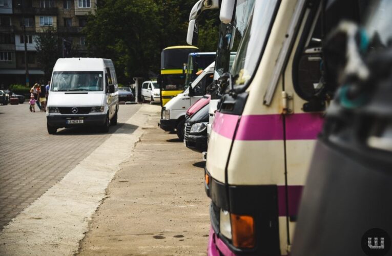 Кабмін заборонив вмикати музику в громадському транспорті