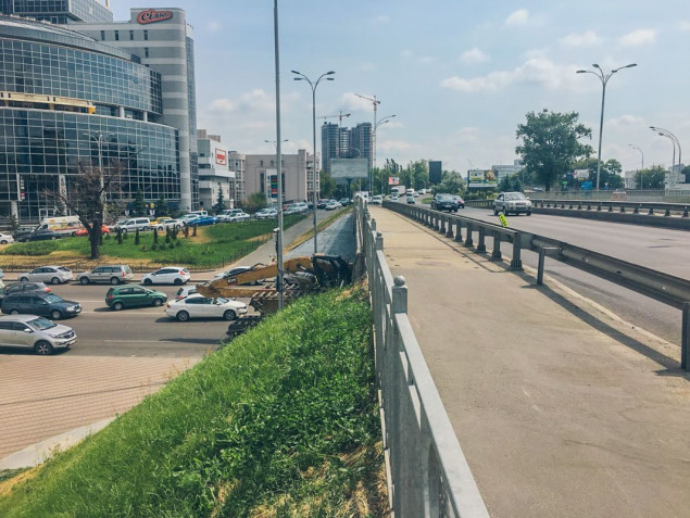 Каховський шляхопровід в Києві хочуть підремонтувати майже за 3 млн гривень