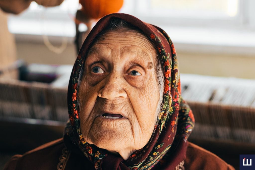 Майстриня з Буковини Вікторія Китайгородська пережила Голодомор та виткала пів сотні килимів 11 majstrinja z bukovini viktorija kitajgorodska perezhila golodomor ta vitkala piv sotni kilimiv 8255bd6