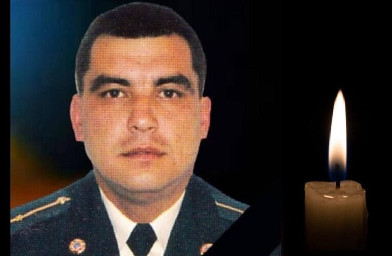 На Буковині прощалися з двома військовими, що загинули на війні з росією