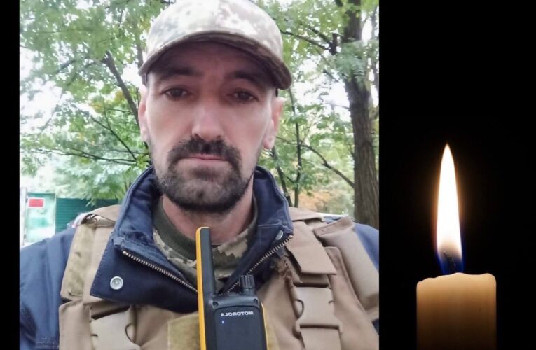 На Буковині провели в останню дорогу військового, який загинув на російсько-українській війні