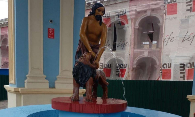 На Подолі один з найдавніших фонтанів столиці підготували по початку сезону (фото)