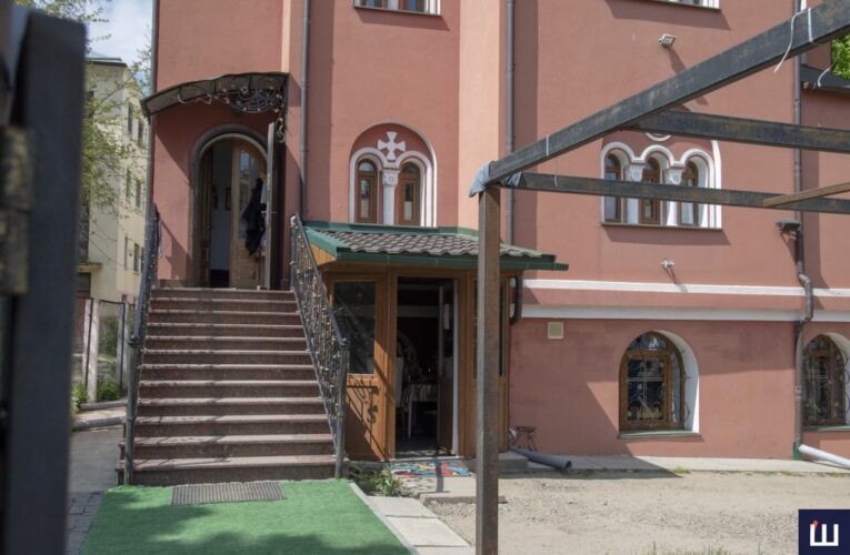 Не забирають землю, а припиняють угоду: чи залишить УПЦ чернівецькі храми після рішення міськради