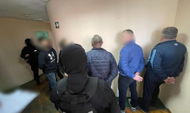 Посадовців Держпродспоживслужби Київщини затримали за хабарі при реєстрації сільгосптехніки (фото, відео)