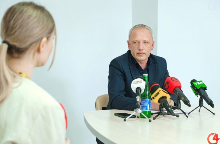 Про реконструкцію скверу Дня вишиванки та кінотеатр «Чернівці»: головне з пресконференції міського голови Клічука