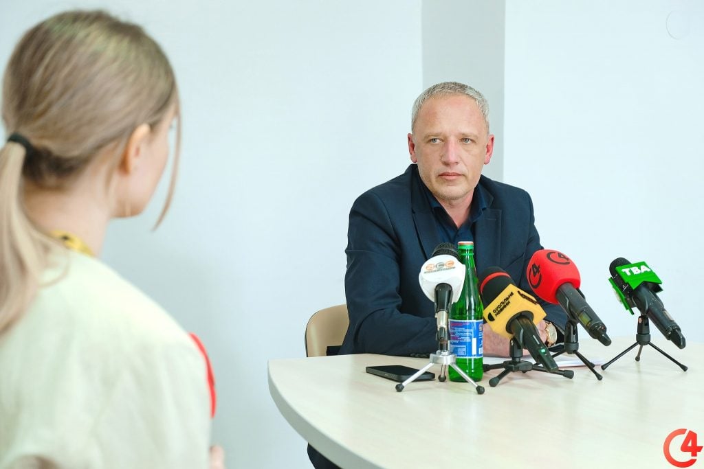 Про реконструкцію скверу Дня вишиванки та кінотеатр «Чернівці»: головне з пресконференції міського голови Клічука 11 pro rekonstrukciju skveru dnja vishivanki ta kinoteatr chernivci golovne z preskonferenciyi miskogo golovi klichuka 0770781