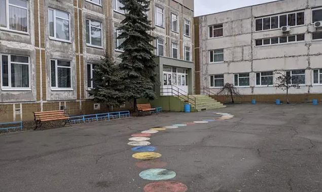 Ремонт покрівлі однієї школи на столичній Троєщині оцінили в 3,5 млн гривень