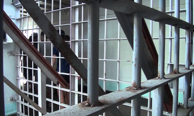 Шахрай із Київського СІЗО продавав неіснуючі автомобілі через Інтернет