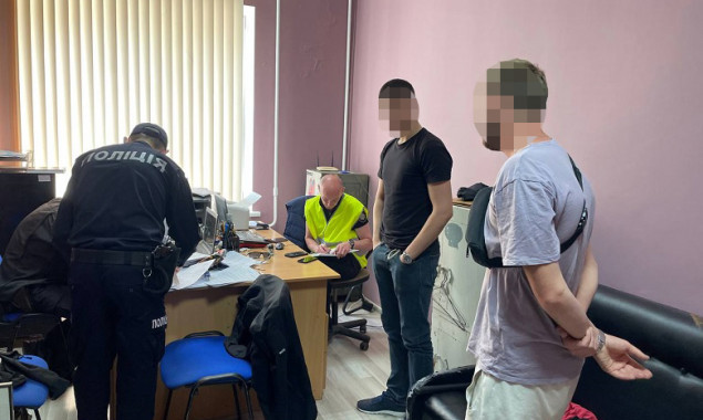 Столичні правоохоронці затримали ще двох молодиків, які знімали роботу ППО