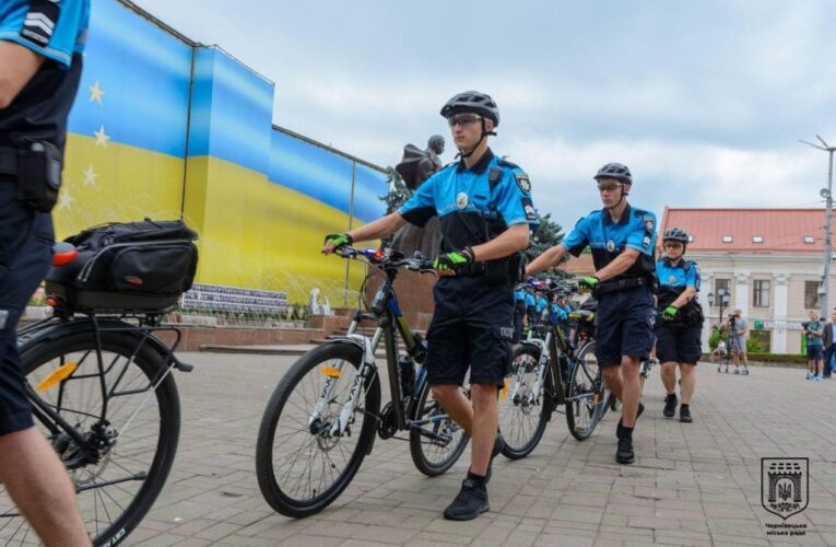 У центрі міста та парках: у Чернівцях знову запрацював велопатруль