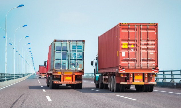 У Києві під час повітряної тривоги буде заборонено в’їзд вантажівок