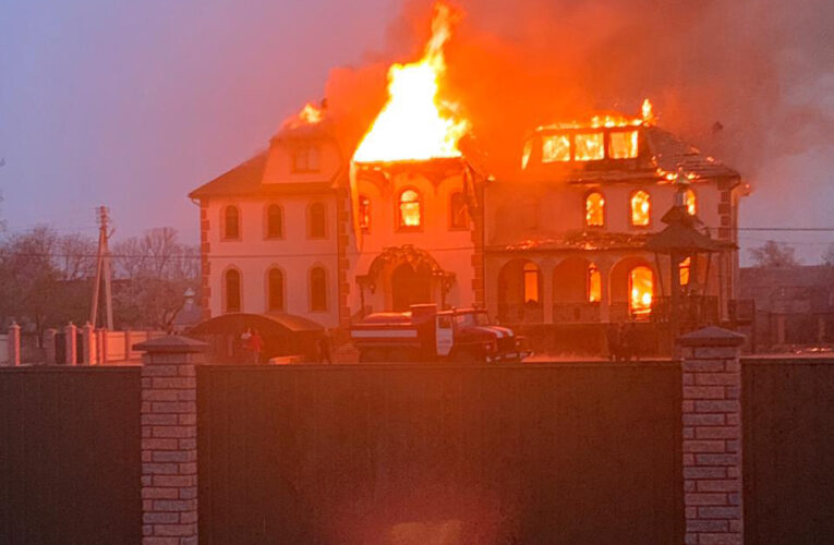 У Вижницькій громаді заборонили УПЦ МП: напередодні там підпалили церкву Московського патріархату