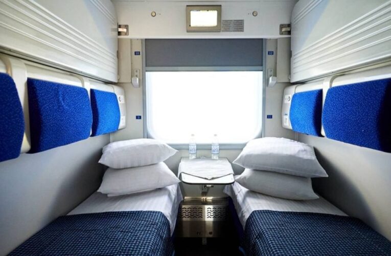 Укрзалізницю просять запровадити окремий вагон для жінок та чоловіків у потягах