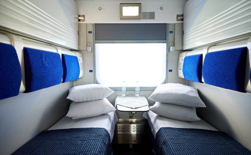 ukrzaliznicju prosjat zaprovaditi okremij vagon dlja zhinok ta cholovikiv u potjagah 538b046