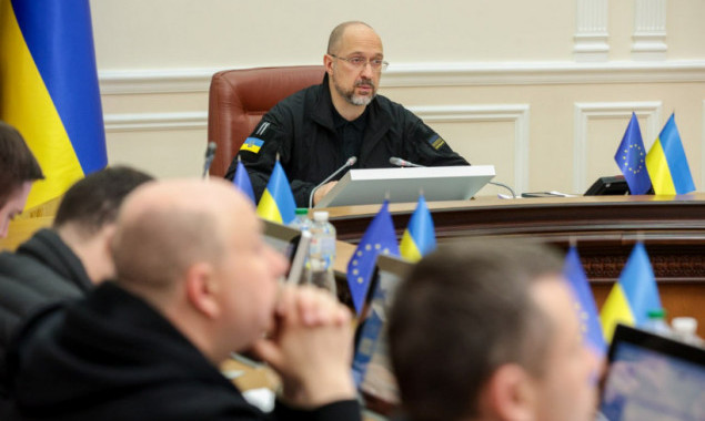 Закупівлі зброї залишатимуться втаємниченими, а оборонні тендери на харчі дещо привідкриють, – Шмигаль