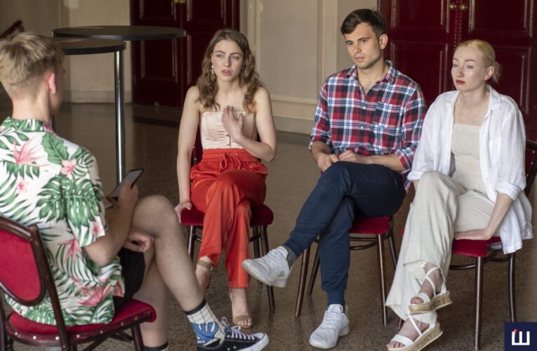 «Зустріч Ромео і Джульєтти не така солодка, щоб умерти від цукрового діабету» – головні актори про прем’єру п’єси в Чернівцях