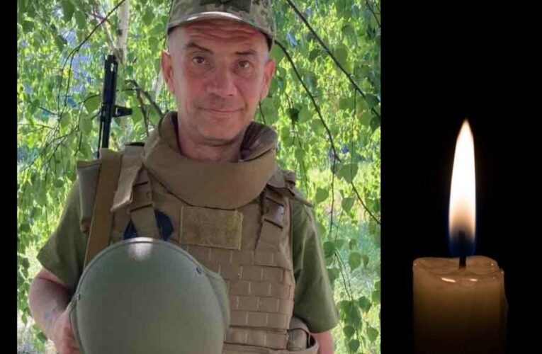 На Буковині попрощалися з військовим, котрий загинув на війні з росією