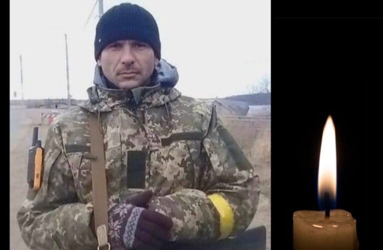 На Буковині прощалися з військовим, що загинув на війні з росією