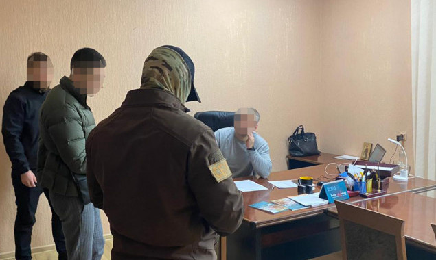 Посадовців комунального закладу столиці підозрюють у закупівлі медобладнання зі збитками на 1 млн гривень