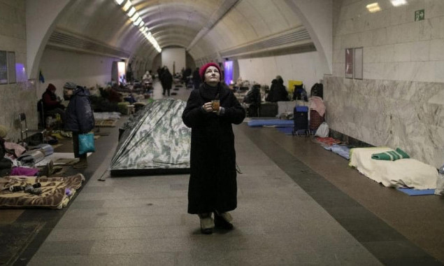 Столичною підземкою, як укриттям під час комендантської години за місяць скористалися більше 90 тисяч людей