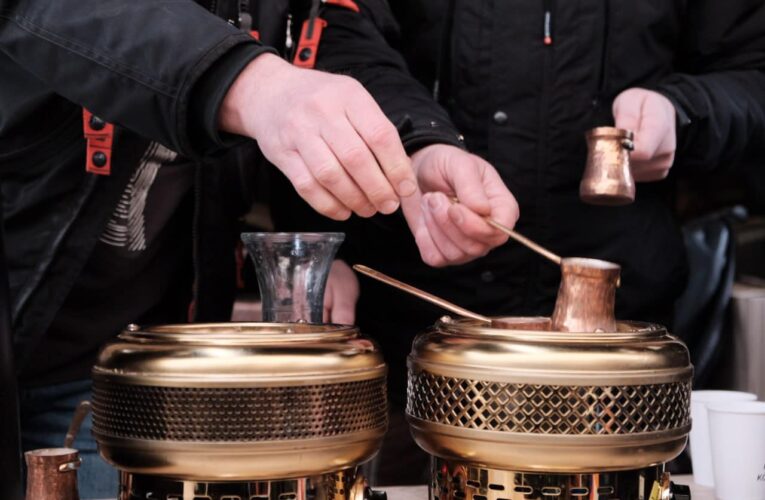 У Чернівецькій міській раді оголосили конкурс на розміщення тимчасових споруд для торгівлі кавою