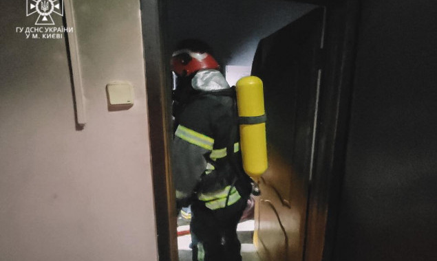 На столичні Чоколівці при пожежі у багатоповерхівці виявили тіло людини