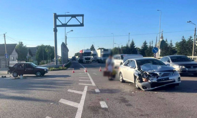 На трасі Київ-Одеса внаслідок зіткнення двох авто постраждала 8-річна дівчинка