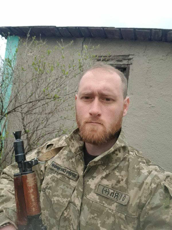 poranenij nis tovarisha na plechah blizko chotiroh kilometriv vijskovij z bukovini otrimav dvi medali d824422