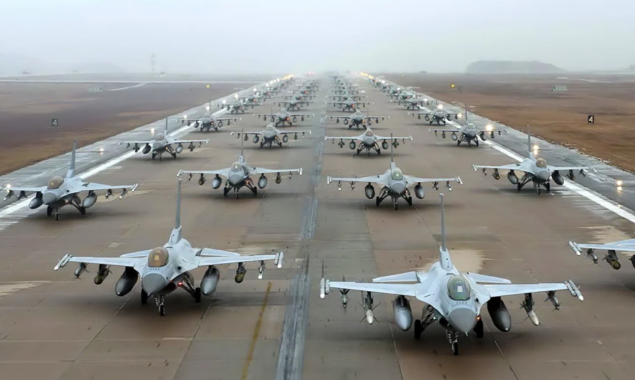 США готові схвалити передання Україні F-16 третіми країнами після навчання українських льотчиків - Білий дім