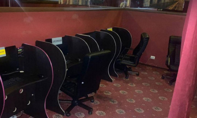 У трьох районах Києва правоохоронці викрили мережу підпільних гральних закладів