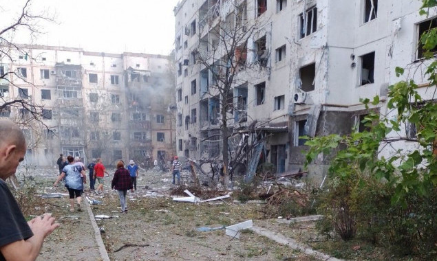 na hersonshhini rosijski okupanti vpustili aviabombu na zhitlovij kvartal novoyi kahovki 76b48c4