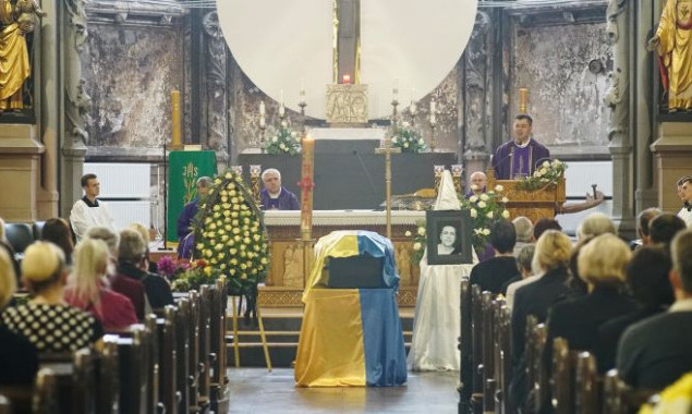 u kiyivskomu kosteli sv mikolaja vpershe vidsluzhili mesu pohoronu zahisnika ukrayini a554f99