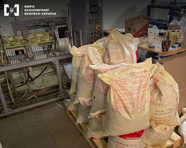 БЕБ викрило масштабне виробництво фальсифікованої харчової продукції у парку Межигір&rsquo;я