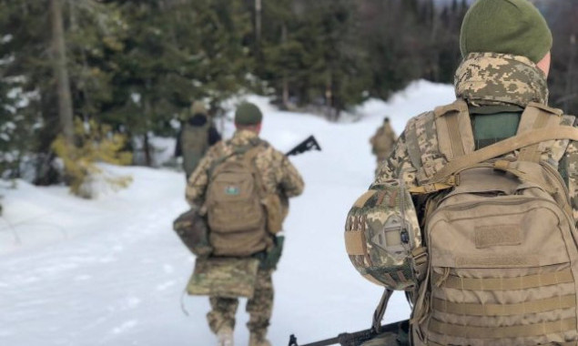 Голова ОТГ на Київщині постане перед судом через придбання неякісної військової форми для ДФТГ