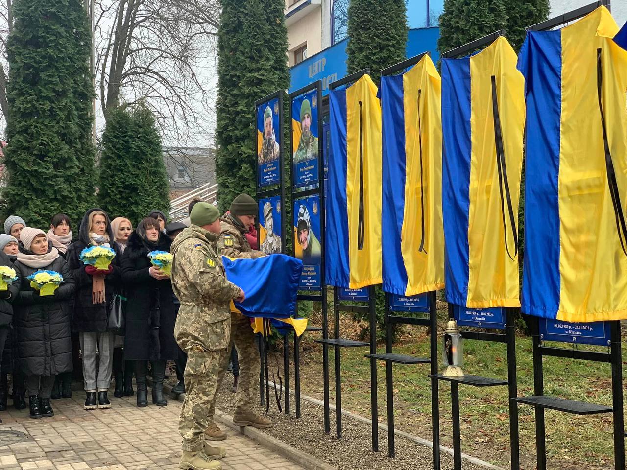На Буковині відкрили Алею Слави загиблих героїв 11 На Буковині відкрили Алею Слави загиблих героїв Ф