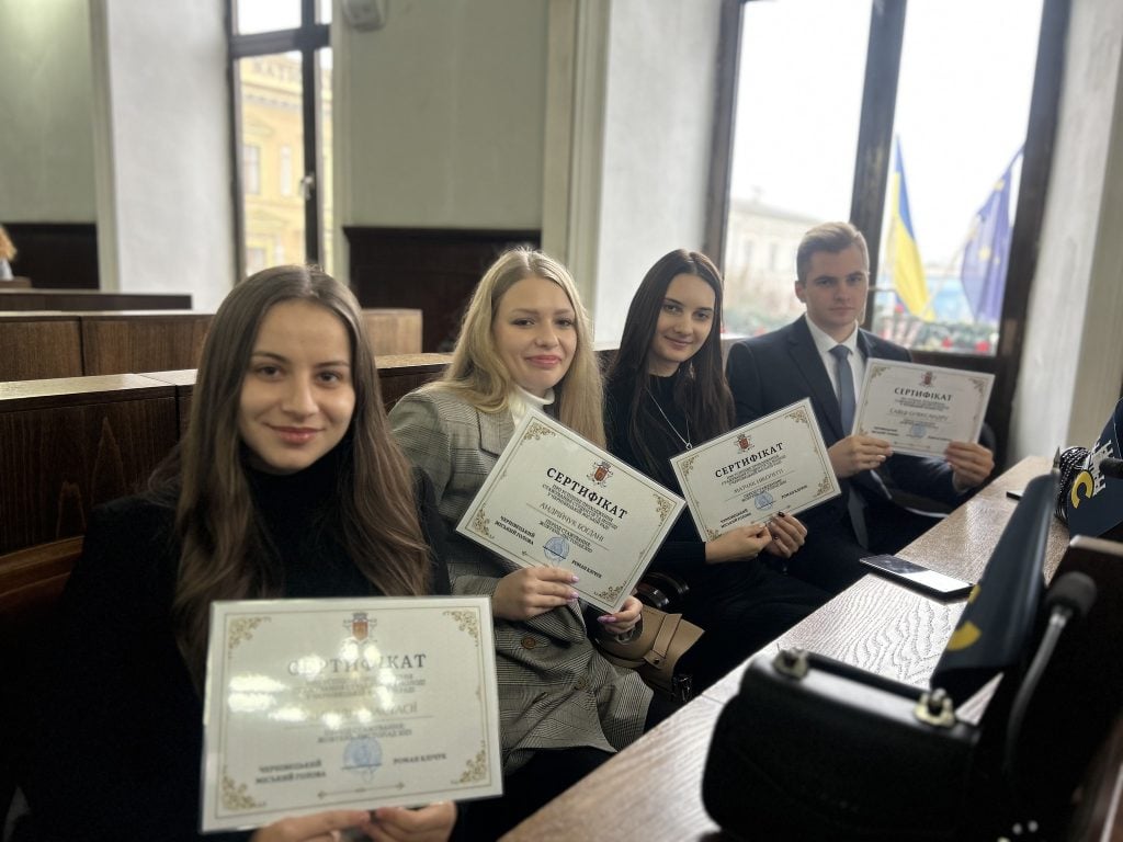 u chernivcjah zavershilasja tretja hvilja stazhuvannja molodi u miskradi 4 ljudini pracevlashtovani 3dffc79