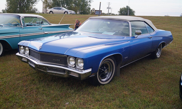 У Києві підприємець ошукав 71 людину за схемою викупу авто у США